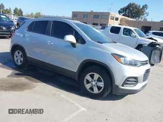 2019 Chevrolet Trax LS with VIN 3GNCJKSB3KL261348, listed as a IAAI auction lot 41933143 with 58,202 mi miles. Bid and sale history available at carsss.com. Image 1.