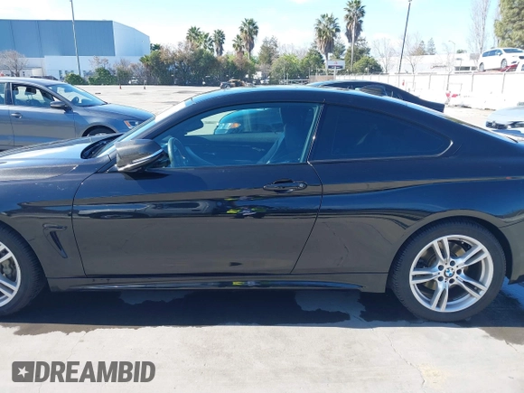 2015 BMW 4 Series 435i xDrive z VIN WBA3R5C59FK189457, wystawiony jako IAAI lot #41717989 z przebiegiem 116 402 mil mil oraz . Historia ofert i sprzedaży dostępna na DreamBid. Obrazek 14.