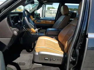2011 Lincoln Navigator z VIN 5LMJJ3J50BEJ10042, wystawiony jako Copart lot #60849625 z przebiegiem 89 264 mil mil oraz Szkoda całkowita • Salvage title. Historia ofert i sprzedaży dostępna na DreamBid. Obrazek 7.