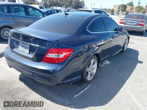2014 Mercedes-Benz C 250 с VIN WDDGJ4HB1EG259318, выставлен на аукционе IAAI как лот 41817340 с пробегом 154 570 миль миль и . История ставок и продаж доступна на DreamBid. Изображение 4.