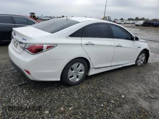 2012 Hyundai Sonata Hybrid with VIN KMHEC4A4XCA057497, listed as a Copart auction lot 82206914 with Not Provided miles and Salvage Title. Bid and sale history available at DreamBid. Image 3.