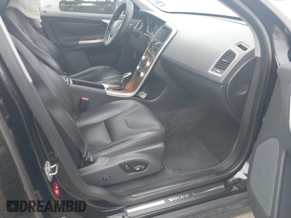 2017 Volvo XC60 Inscription with VIN YV440MDU8H2039258, listed as a IAAI auction lot 41748463 with 70,643 mi miles. Bid and sale history available at carsss.com. Image 5.