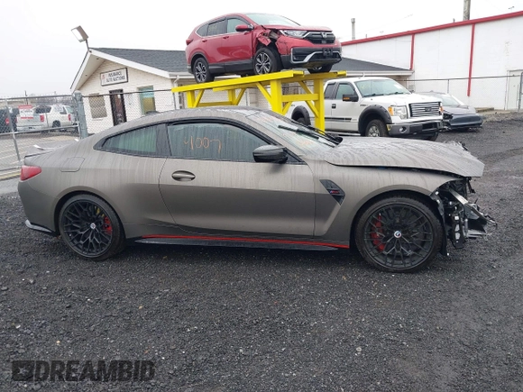 2023 BMW 4 Series z VIN WBS63AZ00PCL29096, wystawiony jako IAAI lot #41944007 z przebiegiem 2 988 mil mil oraz . Historia ofert i sprzedaży dostępna na DreamBid. Obrazek 13.