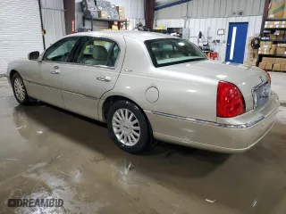 2004 Lincoln Town Car Signature with VIN 1LNHM81W14Y644439, listed as a Copart auction lot 50581705 with 106,001 mi miles and Salvage Title. Bid and sale history available at carsss.com. Image 2.