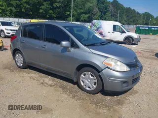 2011 Nissan Versa S z VIN 3N1BC1CPXBL362795, wystawiony jako IAAI lot #42347383 z przebiegiem 170 221 mil mil oraz . Historia ofert i sprzedaży dostępna na DreamBid. Obrazek 1.