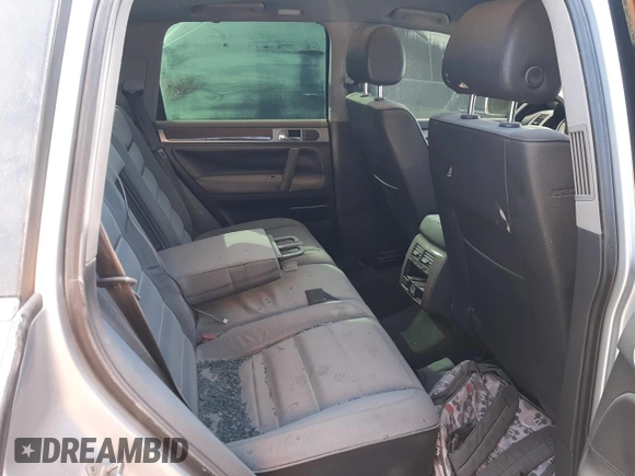 2007 Volkswagen Touareg V6 with VIN WVGZE77L77D004272, listed as a Copart auction lot 83291304 with 151,302 mi miles and Non Repairable. Bid and sale history available at DreamBid. Image 10.