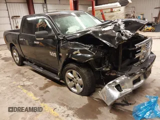 2016 Ram 1500 Big Horn z VIN 1C6RR7LT3GS305235, wystawiony jako IAAI lot #41955334 z przebiegiem 211 673 mil mil oraz . Historia ofert i sprzedaży dostępna na DreamBid. Obrazek 1.
