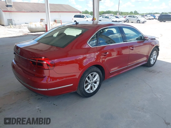 2017 Volkswagen Passat S z VIN 1VWAT7A38HC056207, wystawiony jako IAAI lot #42586003 z przebiegiem 114 329 mil mil oraz . Historia ofert i sprzedaży dostępna na DreamBid. Obrazek 4.