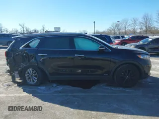 2019 Kia Sorento LX z VIN 5XYPGDA36KG520937, wystawiony jako IAAI lot #41420266 z przebiegiem 97 372 mil mil oraz . Historia ofert i sprzedaży dostępna na DreamBid. Obrazek 14.