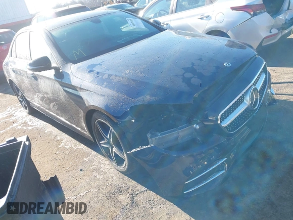 2019 Mercedes-Benz E-Class E 300 with VIN WDDZF4KB8KA624403, listed as a IAAI auction lot 40979733 with 76,496 mi miles. Bid and sale history available at carsss.com. Image 6.
