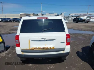 2014 Jeep Patriot Latitude with VIN 1C4NJPFA8ED550221, listed as a IAAI auction lot 41919419 with 185,386 mi miles and . Bid and sale history available at carsss.com. Image 16.