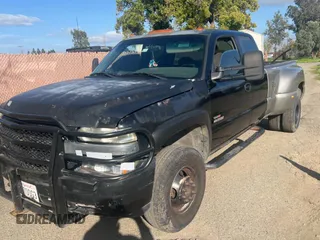 2001 Chevrolet Silverado 1500 with VIN 1GCJC39151E326082, listed as a Copart auction lot 51019515 with 253,364 mi miles and Clean Title. Bid and sale history available at DreamBid. Image 2.