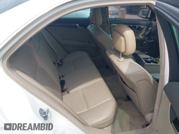 2009 Mercedes-Benz C 300 Sport z VIN WDDGF54XX9R068595, wystawiony jako IAAI lot #42362763 z przebiegiem 184 820 mil mil oraz . Historia ofert i sprzedaży dostępna na DreamBid. Obrazek 8.