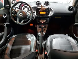2016 Smart fortwo Passion z VIN WMEFJ5DA9GK067011, wystawiony jako Copart lot #46152325 z przebiegiem 61 195 mil mil oraz Szkody całkowita. Historia ofert i sprzedaży dostępna na DreamBid. Obrazek 8.