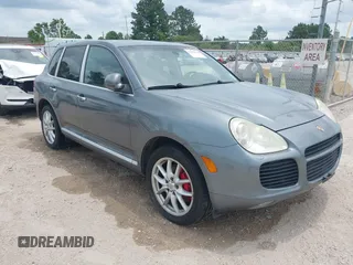 2005 Porsche Cayenne Turbo z VIN WP1AC29P25LA90019, wystawiony jako IAAI lot #42295764 z przebiegiem 164 927 mil mil oraz . Historia ofert i sprzedaży dostępna na DreamBid. Obrazek 1.