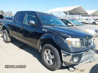2007 Nissan Frontier SE z VIN 1N6AD09U87C435398, wystawiony jako IAAI lot #41662647 z przebiegiem 199 302 mil mil oraz . Historia ofert i sprzedaży dostępna na DreamBid. Obrazek 1.