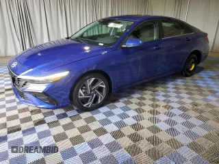 2025 Hyundai Elantra SEL Convenience z VIN KMHLS4DGXSU910025, wystawiony jako Copart lot #59717455 z przebiegiem 9 558 mil mil oraz Szkoda całkowita • Salvage title. Historia ofert i sprzedaży dostępna na DreamBid. Obrazek 1.