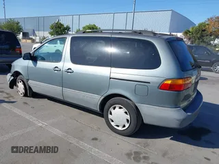 1999 Toyota Sienna LE z VIN 4T3ZF13C0XU117228, wystawiony jako IAAI lot #42384745 z przebiegiem 292 487 mil mil oraz . Historia ofert i sprzedaży dostępna na DreamBid. Obrazek 3.