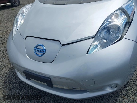 2017 Nissan LEAF SV z VIN 1N4BZ0CP4HC301703, wystawiony jako IAAI lot #42195180 z przebiegiem 42 366 mil mil oraz . Historia ofert i sprzedaży dostępna na DreamBid. Obrazek 6.