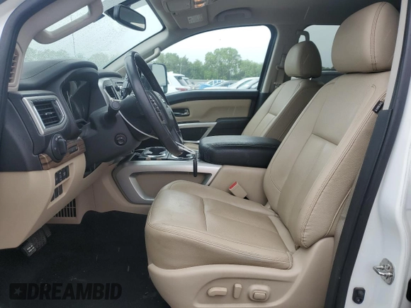 2018 Nissan Titan SV z VIN 1N6AA1E57JN526185, wystawiony jako Copart lot #53909425 z przebiegiem 65 499 mil mil oraz Czysty tytuł • Clean title. Historia ofert i sprzedaży dostępna na DreamBid. Obrazek 7.