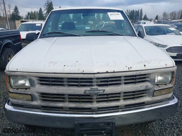 1998 Chevrolet C/K 2500 with VIN 1GCGC24RXWZ241904, listed as a IAAI auction lot 40922907 with NaN miles. Bid and sale history available at carsss.com. Image 12.