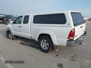 2008 Toyota Tacoma with VIN 5TEUU42N08Z580044, listed as a IAAI auction lot 41904353 with Not Provided miles and . Bid and sale history available at carsss.com. Image 3.