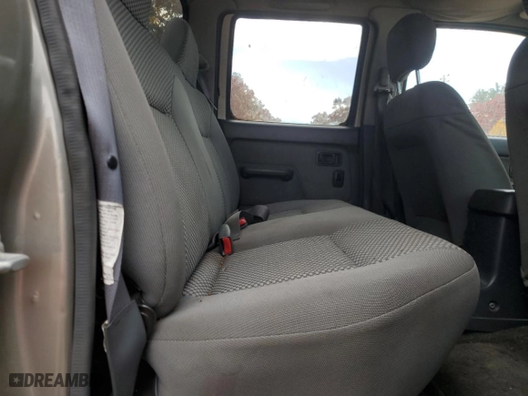2001 Nissan Frontier 4WD SE with VIN 1N6ED27Y41C386808, listed as a Copart auction lot 75773744 with 290,648 mi miles and Clean Title. Bid and sale history available at carsss.com. Image 10.