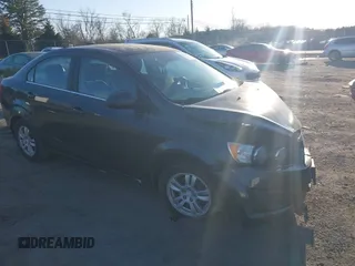 2016 Chevrolet Sonic LT z VIN 1G1JC5SB2G4103178, wystawiony jako IAAI lot #41524263 z przebiegiem 135 077 mil mil oraz . Historia ofert i sprzedaży dostępna na DreamBid. Obrazek 1.
