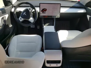 2020 Tesla Model Y Long Range z VIN 5YJYGDEE2LF040404, wystawiony jako Copart lot #54373645 z przebiegiem 40 981 mil mil oraz Szkoda całkowita • Salvage title. Historia ofert i sprzedaży dostępna na DreamBid. Obrazek 8.