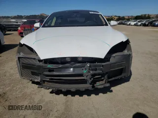 2013 Tesla Model S with VIN 5YJSA1AC7DFP10881, listed as a Copart auction lot 61485235 with 107,032 mi miles and Salvage title. Bid and sale history available at DreamBid. Image 5.