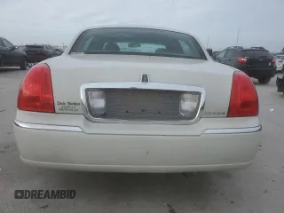 2006 Lincoln Town Car Signature Limited z VIN 1LNHM82V26Y632499, wystawiony jako Copart lot #47614885 z przebiegiem 99 009 mil mil oraz Szkody całkowita. Historia ofert i sprzedaży dostępna na DreamBid. Obrazek 6.