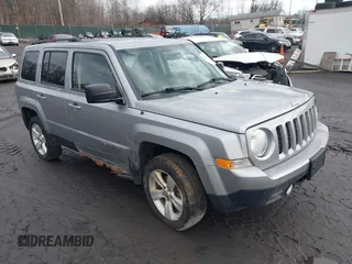 2014 Jeep Patriot Latitude with VIN 1C4NJRFB6ED778433, listed as a IAAI auction lot 41211522 with 127,506 mi miles. Bid and sale history available at carsss.com. Image 1.