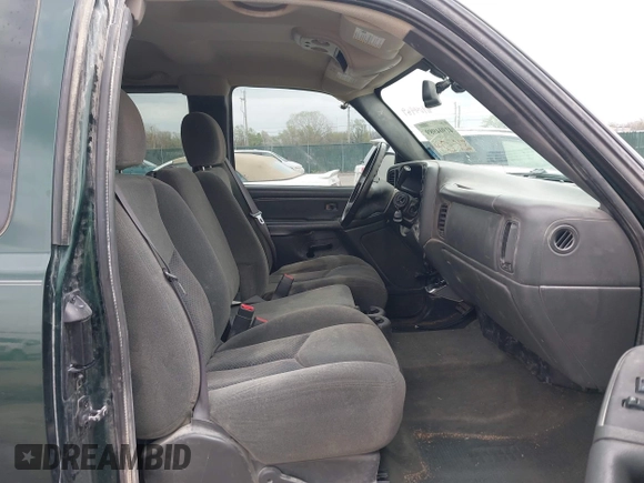 2004 Chevrolet Silverado 1500 Work Truck with VIN 2GCEC19T941193338, listed as a IAAI auction lot 41904989 with 147,616 mi miles. Bid and sale history available at carsss.com. Image 5.