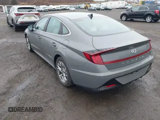 2023 Hyundai Sonata SEL z VIN KMHL64JA2PA256098, wystawiony jako IAAI lot #41846406 z przebiegiem 17 297 mil mil oraz . Historia ofert i sprzedaży dostępna na DreamBid. Obrazek 3.