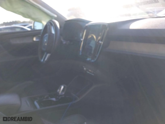 2019 Volvo XC40 Inscription with VIN YV4162UL3K2110466, listed as a IAAI auction lot 41693547 with 73,737 mi miles. Bid and sale history available at carsss.com. Image 5.