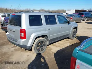 2013 Jeep Patriot Latitude with VIN 1C4NJPFB0DD192541, listed as a IAAI auction lot 41632796 with 121,823 mi miles. Bid and sale history available at carsss.com. Image 4.