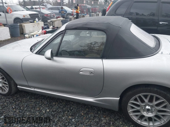 2002 Mazda MX-5 Miata Cloth z VIN JM1NB353620221304, wystawiony jako IAAI lot #41178747 z przebiegiem 98 958 mil mil oraz . Historia ofert i sprzedaży dostępna na DreamBid. Obrazek 14.