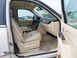 2008 Cadillac Escalade z VIN 1GYFK63838R213504, wystawiony jako IAAI lot #42074133 z przebiegiem 123 986 mil mil oraz . Historia ofert i sprzedaży dostępna na DreamBid. Obrazek 5.