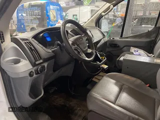 2017 Ford Transit z VIN 1FTYE1ZM1HKA12366, wystawiony jako IAAI lot #42501054 z przebiegiem 199 105 mil mil oraz . Historia ofert i sprzedaży dostępna na DreamBid. Obrazek 5.