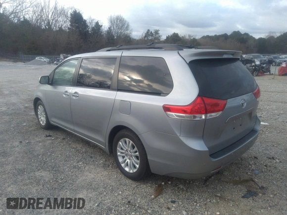 2014 Toyota Sienna XLE with VIN 5TDYK3DC0ES421501, listed as a IAAI auction lot 41672414 with 111,911 mi miles. Bid and sale history available at carsss.com. Image 3.