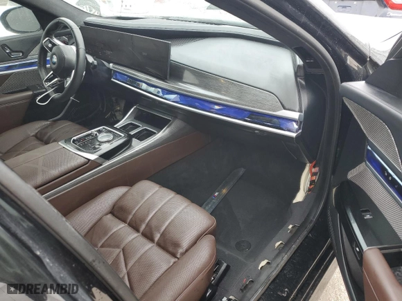 2024 BMW 7 Series 760i xDrive with VIN WBA33EJ02RCR69064, listed as a Copart auction lot 74063964 with 2,938 mi miles and Non Repairable. Bid and sale history available at carsss.com. Image 8.