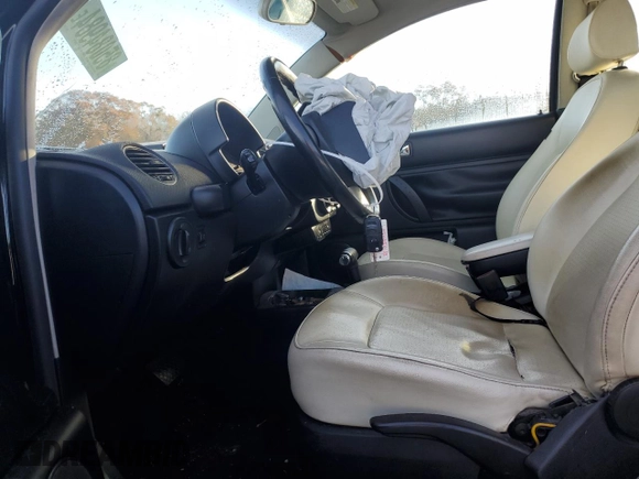 2010 Volkswagen Beetle with VIN 3VWRW3AGXAM017872, listed as a Copart auction lot 85084984 with 168,032 mi miles and Salvage title. Bid and sale history available at DreamBid. Image 7.