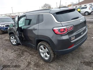 2020 Jeep Compass Latitude with VIN 3C4NJDBB3LT239719, listed as a IAAI auction lot 41929367 with 32,265 mi miles. Bid and sale history available at carsss.com. Image 3.