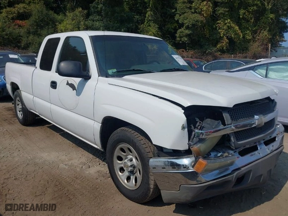 2005 Chevrolet Silverado 1500 LS with VIN 2GCEC19V451135690, listed as a IAAI auction lot 40337518 with 221,191 mi miles. Bid and sale history available at carsss.com. Image 1.
