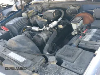 1996 Chevrolet Silverado 1500 z VIN 1GCEC19RXTE122179, wystawiony jako IAAI lot #42820622 z przebiegiem 261 456 mil mil oraz . Historia ofert i sprzedaży dostępna na DreamBid. Obrazek 12.