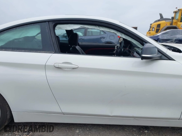 2014 BMW 4 Series 428i z VIN WBA3N3C5XEF711746, wystawiony jako IAAI lot #42215565 z przebiegiem 113 941 mil mil oraz . Historia ofert i sprzedaży dostępna na DreamBid. Obrazek 13.