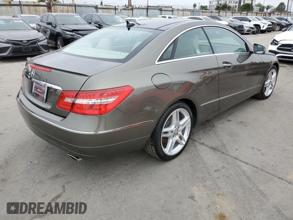 2013 Mercedes-Benz E 350 z VIN WDDKJ5KB5DF197712, wystawiony jako Copart lot #60521005 z przebiegiem 42 109 mil mil oraz Szkoda całkowita • Salvage title. Historia ofert i sprzedaży dostępna na DreamBid. Obrazek 3.