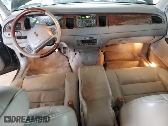 2001 Lincoln Town Car Signature z VIN 1LNHM82W41Y739121, wystawiony jako Copart lot #56738385 z przebiegiem 112 528 mil mil oraz Szkoda całkowita • Salvage title. Historia ofert i sprzedaży dostępna na DreamBid. Obrazek 8.