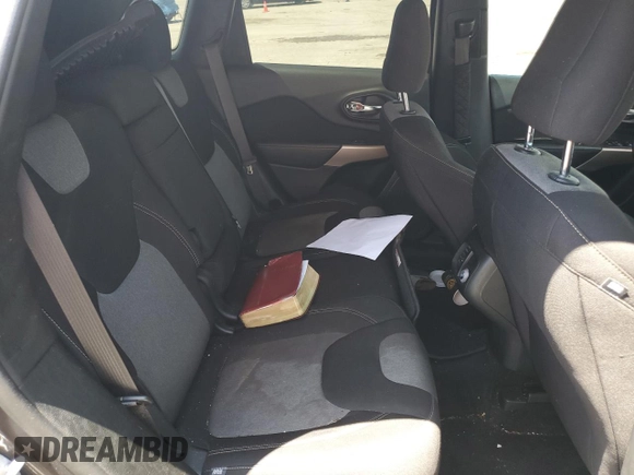 2018 Jeep Cherokee Latitude z VIN 1C4PJMCB7JD509688, wystawiony jako Copart lot #57351485 z przebiegiem 223 464 mil mil oraz Szkoda całkowita • Salvage title. Historia ofert i sprzedaży dostępna na DreamBid. Obrazek 11.