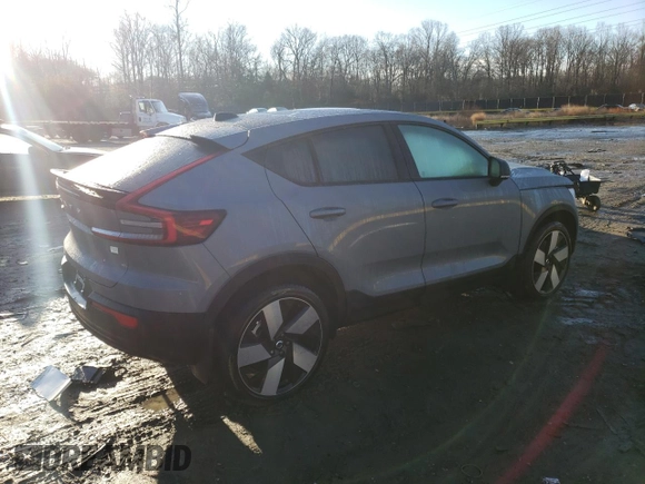 2023 Volvo C40 Plus z VIN YV4ED3GL7P2037232, wystawiony jako Copart lot #37546553 z przebiegiem 1 872 mil mil oraz . Historia ofert i sprzedaży dostępna na DreamBid. Obrazek 3.